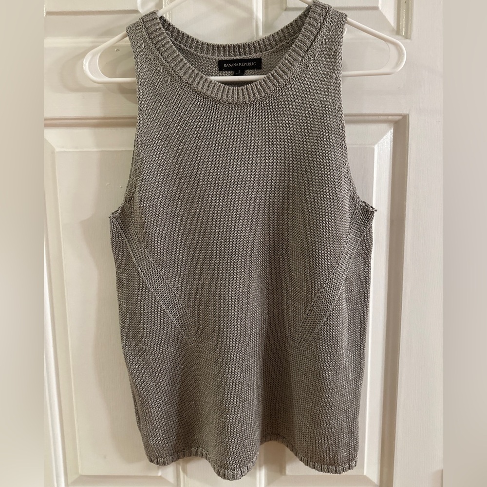 Banana Republic Sleeveless Gray Knit Top
